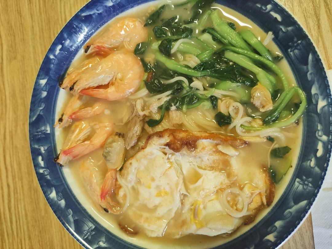 鲜鲜鲜的鲜虾鸡蛋面的做法