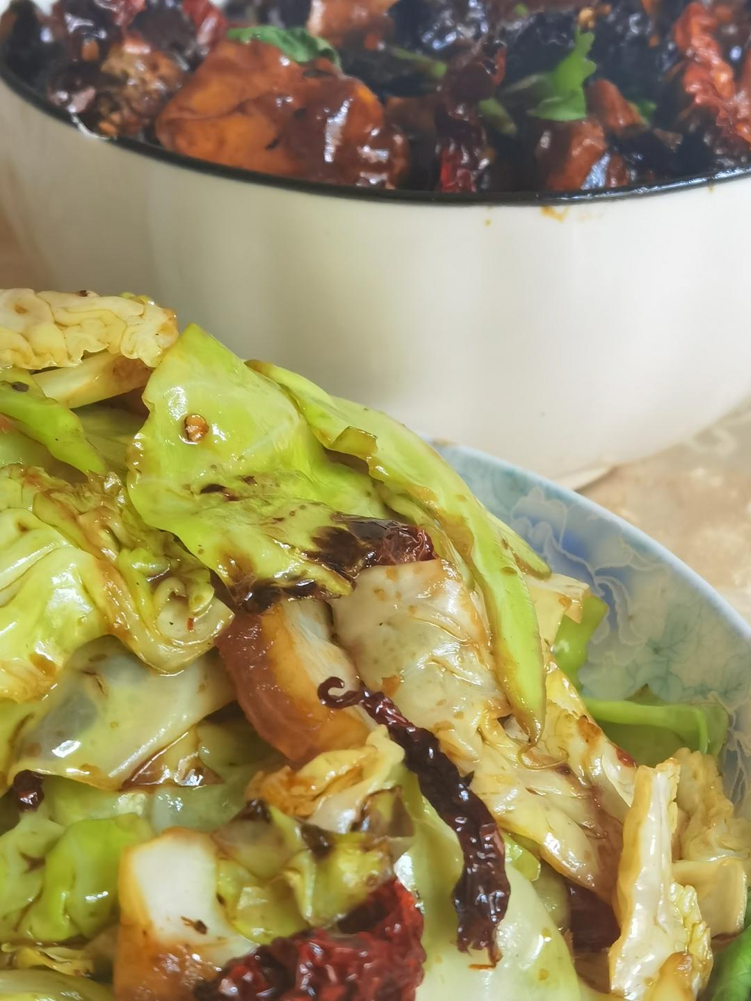 爆香手撕包菜的做法