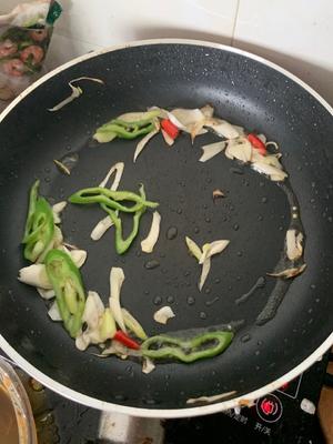 牛肉炒蒜苔的做法 步骤3