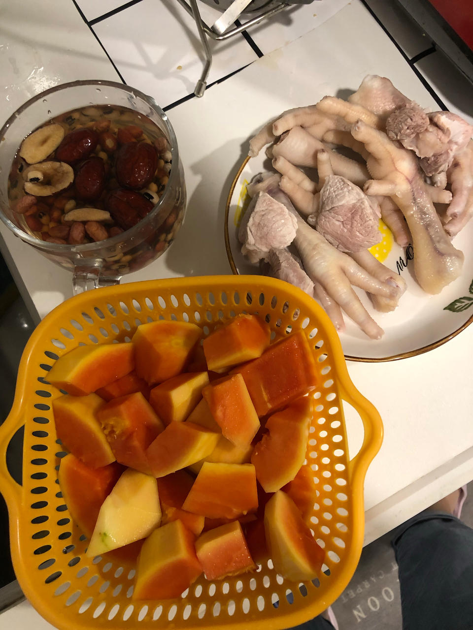 地道的广东靓汤木瓜眉豆煲鸡脚，冬天要好好保养自己呀！