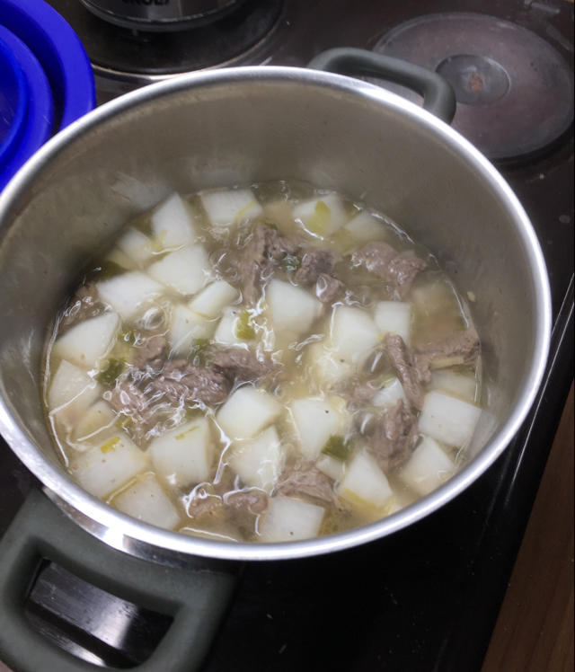 牛肉炖萝卜