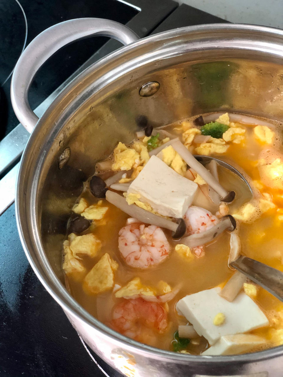 豆腐鲜虾菇菌汤