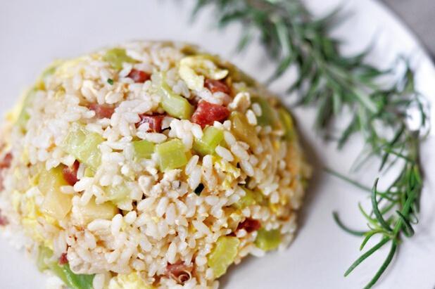 什锦苦瓜炒饭的做法