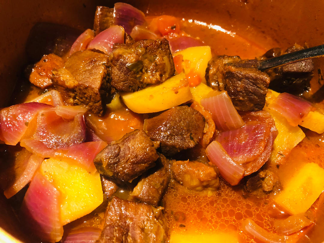 什锦红酒炖牛腩