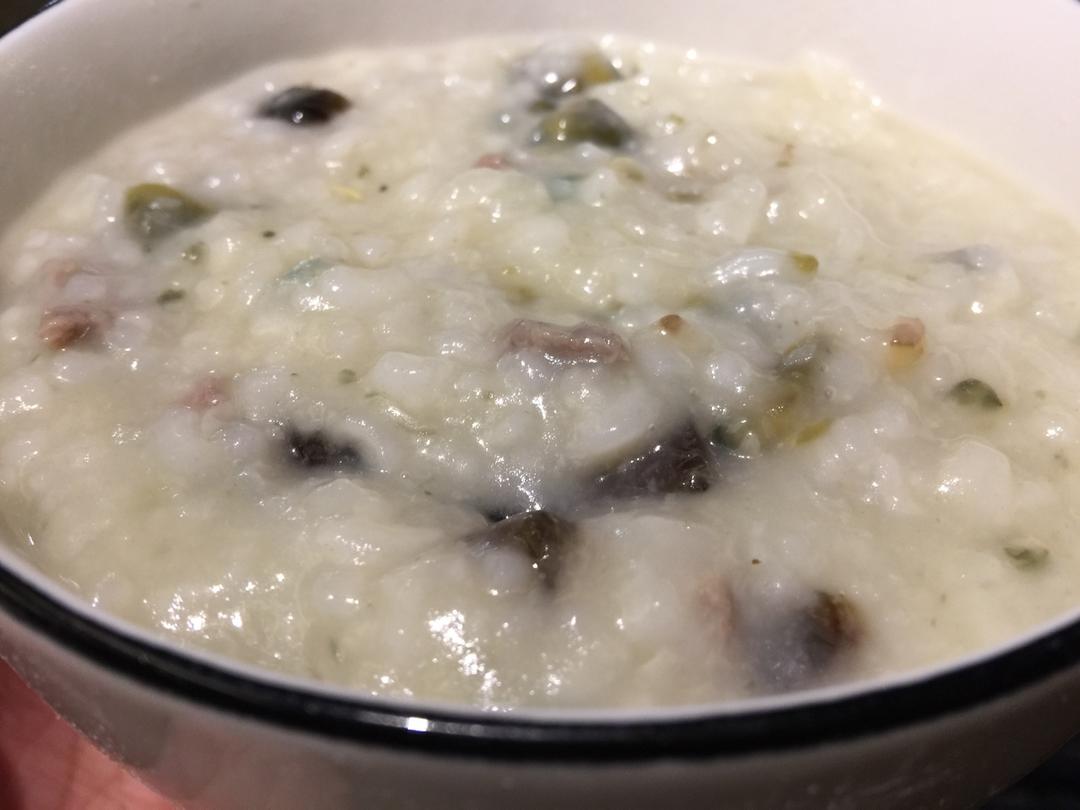 皮蛋瘦肉粥 Pidan & Pork Rice Soup