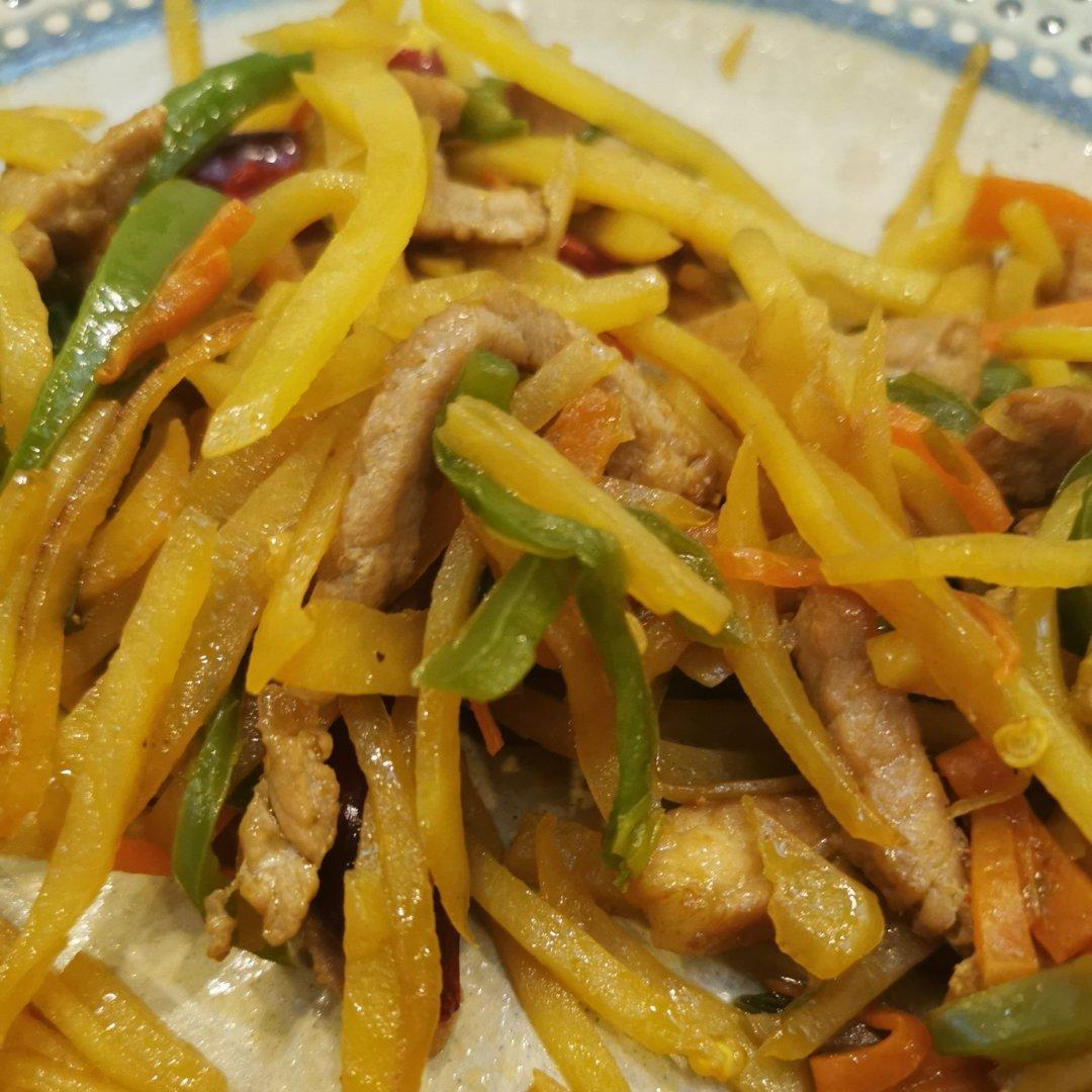 青椒土豆炒肉丝