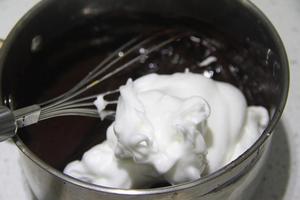 古典巧克力cupcake配马斯卡彭奶油霜的做法 步骤3