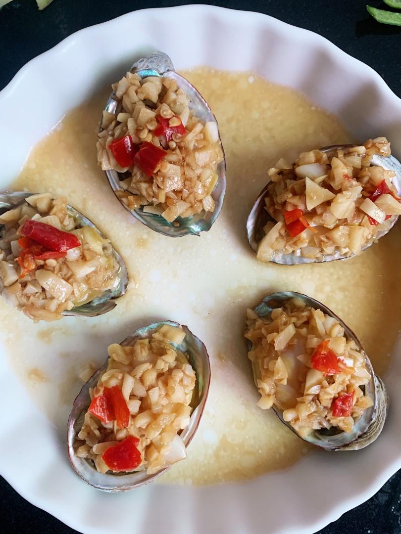 家人连蒜末都不放过的蒜蓉鲍鱼