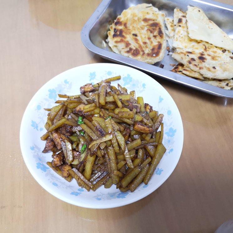 家常土豆炒鸡肉