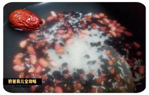 月子餐|养气血促进铁吸收的黑豆杂粮粥的做法 步骤2