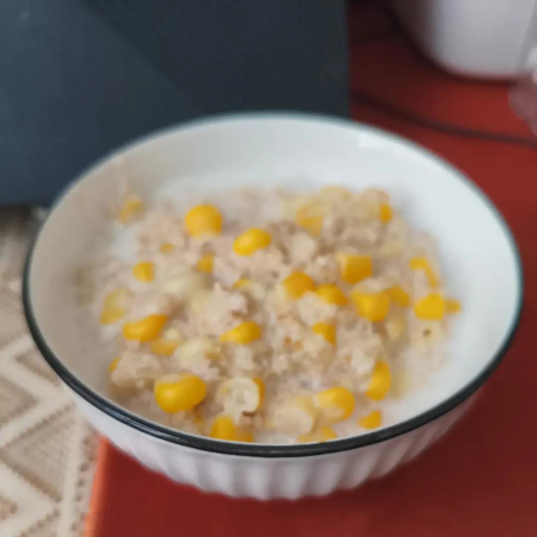 玉米燕麦牛奶粥+苹果