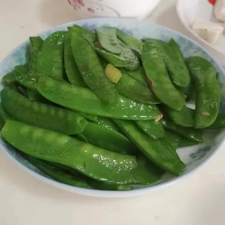 超脆爽的荷兰豆炒香肠