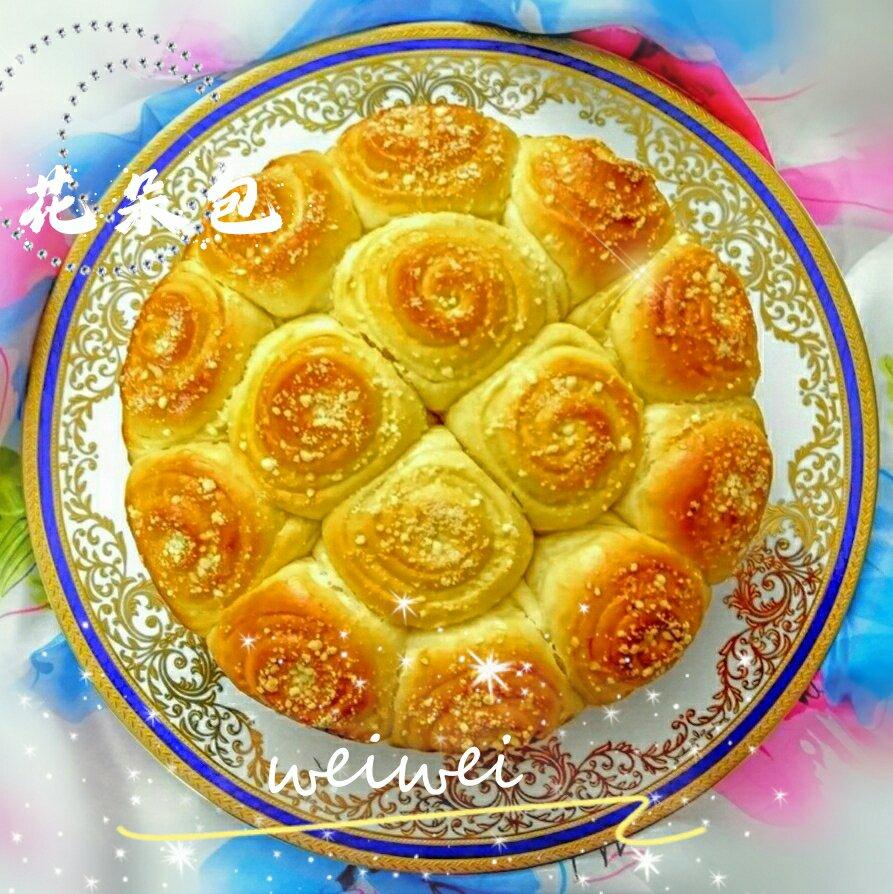 奶香酥粒花朵面包