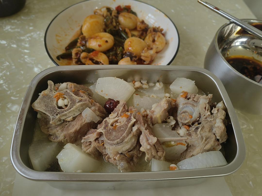 白汤羊蝎子炖萝卜