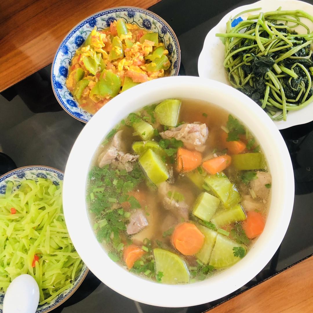 胡萝卜清炖羊肉