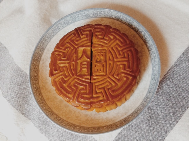 广式月饼——蛋黄莲蓉月饼