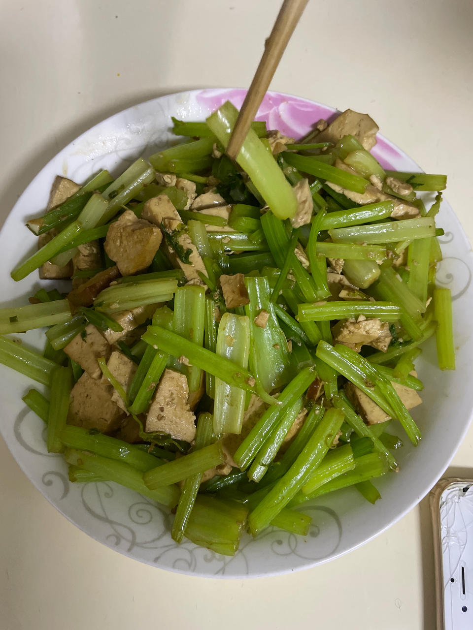 午餐晚餐简单快手下饭菜芹菜炒香干