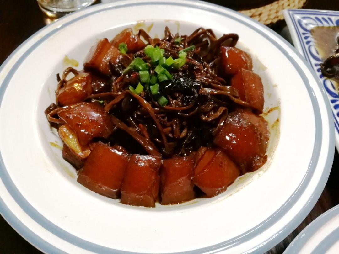 茶树菇烧五花肉