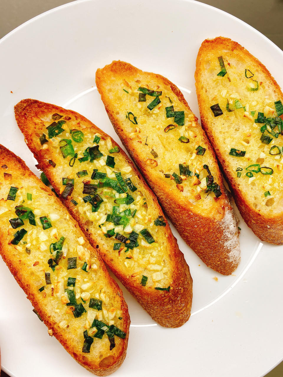 亲妈版蒜蓉黄油烤法棍面包片