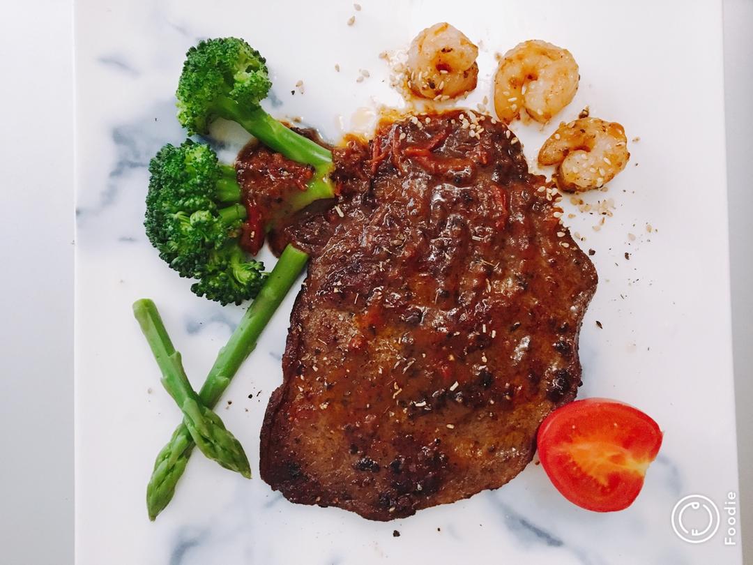 四分钟煎好一块鲜嫩多汁的牛排