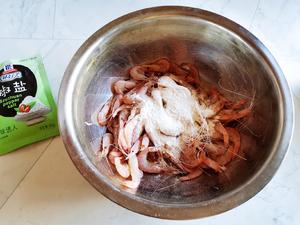 最简单的椒盐干炸虾的做法 步骤2