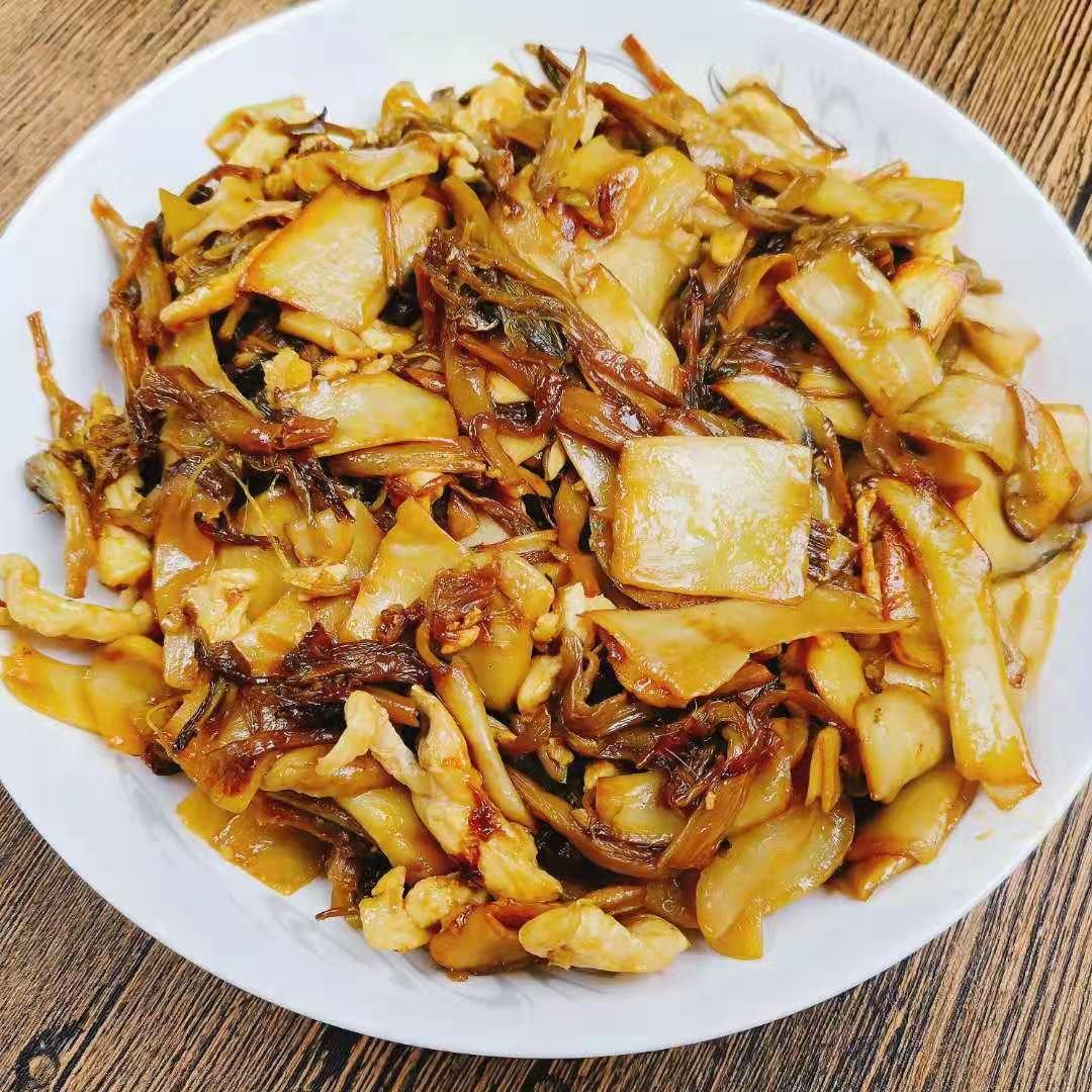 黄花菜炒杏鲍菇，好吃的嘞～