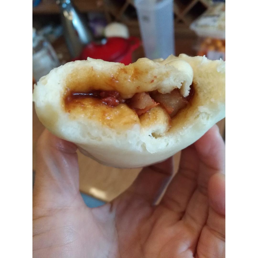 云朵般松软爆浆蜜汁叉烧包