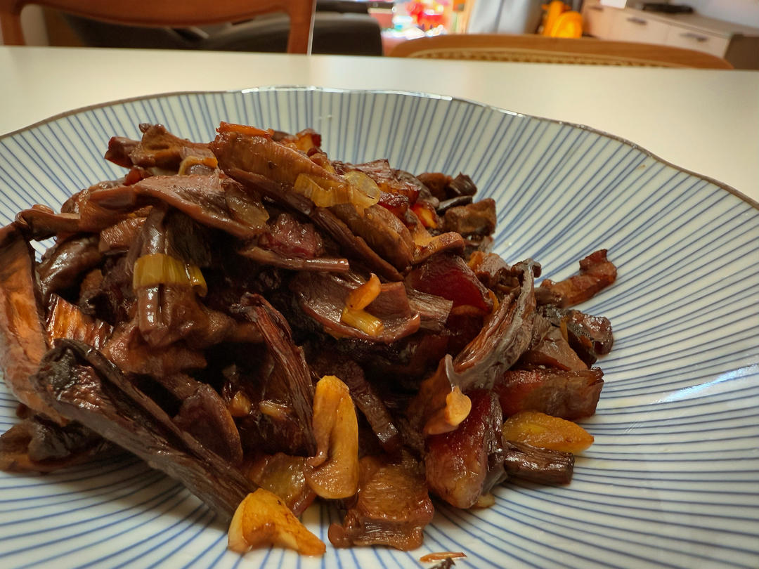牛肝菌炒腊肉