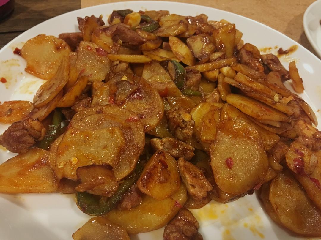 五花肉干煸土豆片