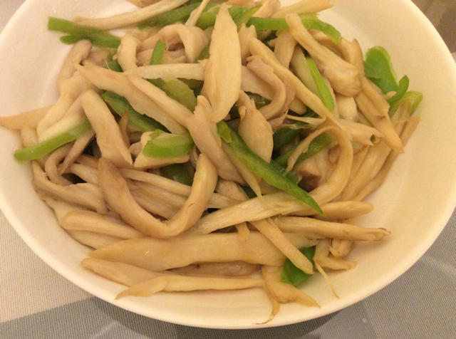 青椒素炒杏鲍菇