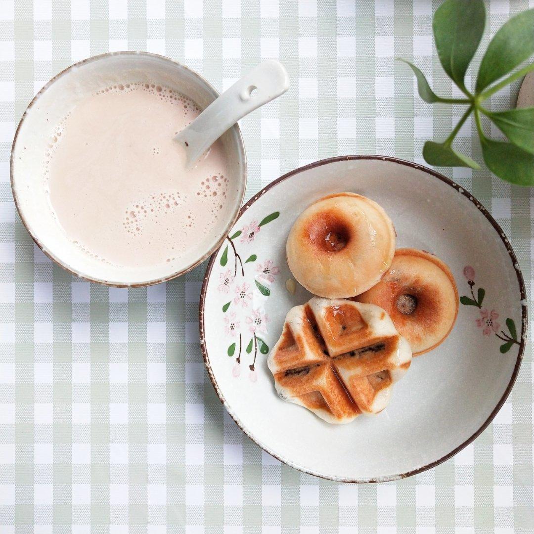 奶香心形红豆面包，柔软甜蜜~