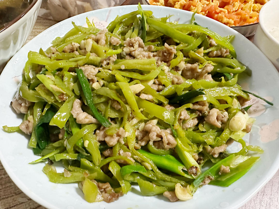 蒜苗青椒炒肉丝