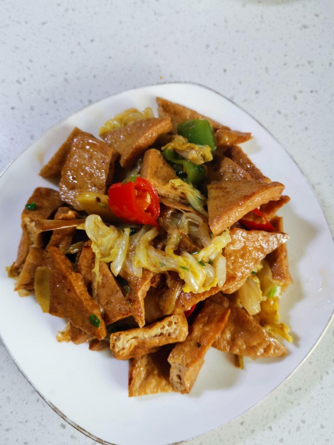 炒肉白菜片油豆腐