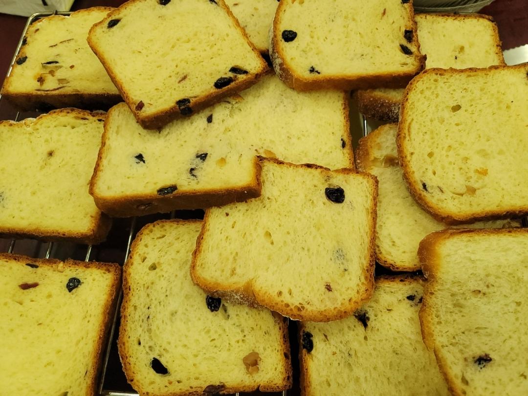 我最近每天做一个的葡萄干吐司，真的超松软好吃！