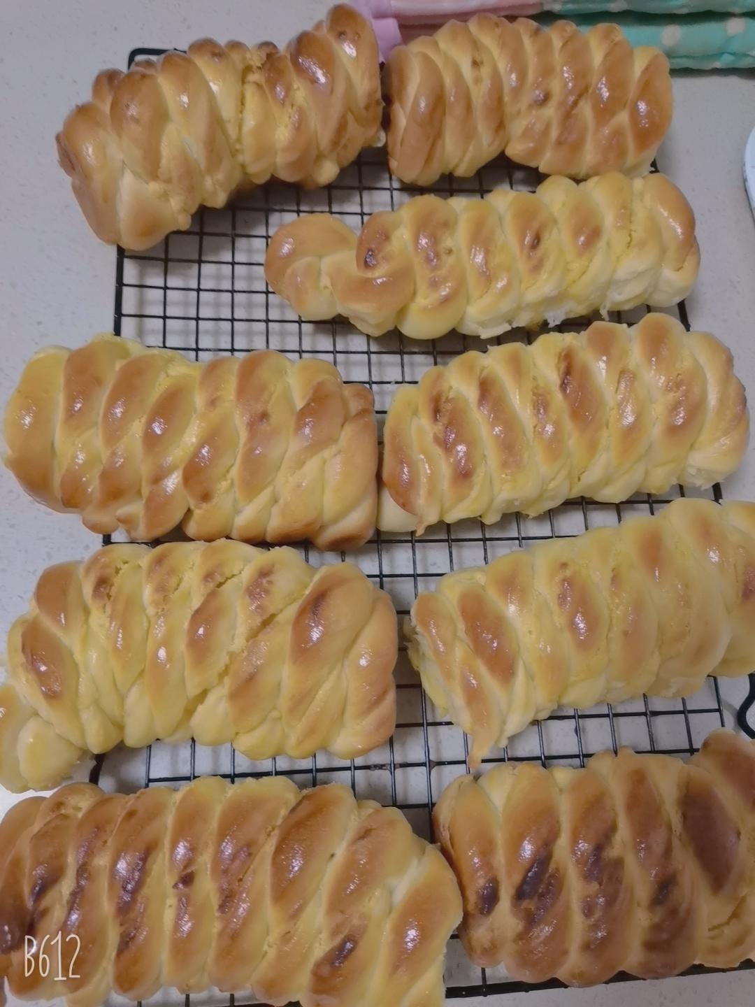 咸蛋黄奶酥面包（免模具）
