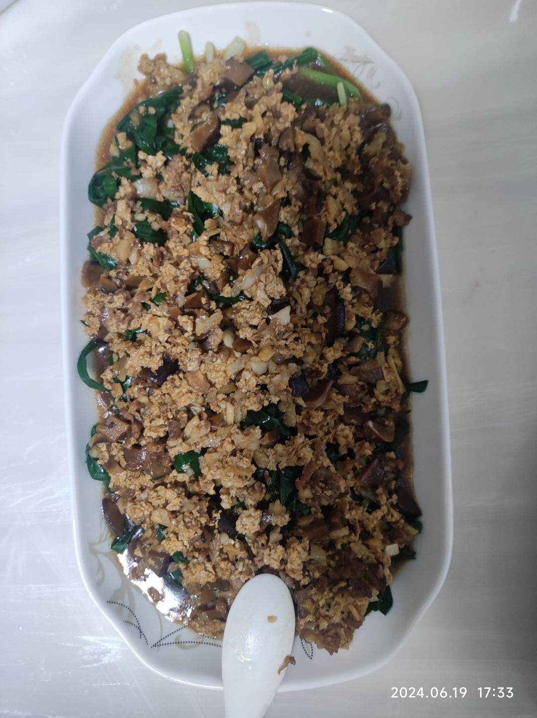 老干妈，韭菜肉沫。