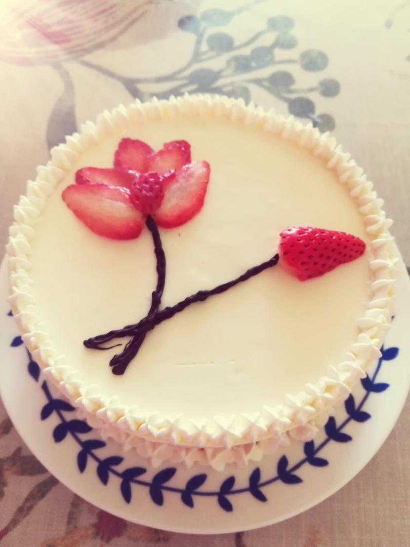 喵猫了咪猫喵做的超简单的草莓芝士蛋糕