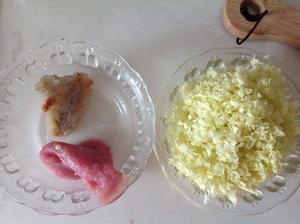 辅食--肉末虾茸炒白菜配南瓜粥的做法 步骤1