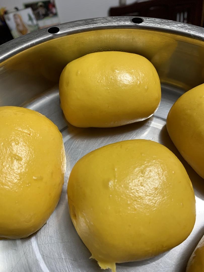 新手也可以--详解如何做出人见人爱、金黄的南瓜馒头