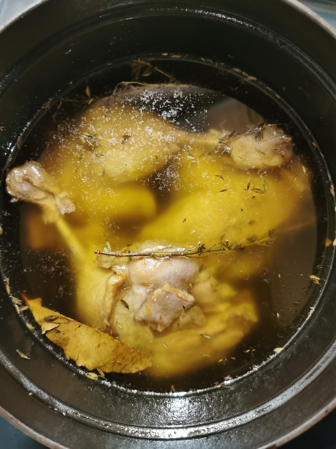 中式椒盐油封鸭腿的做法 步骤4