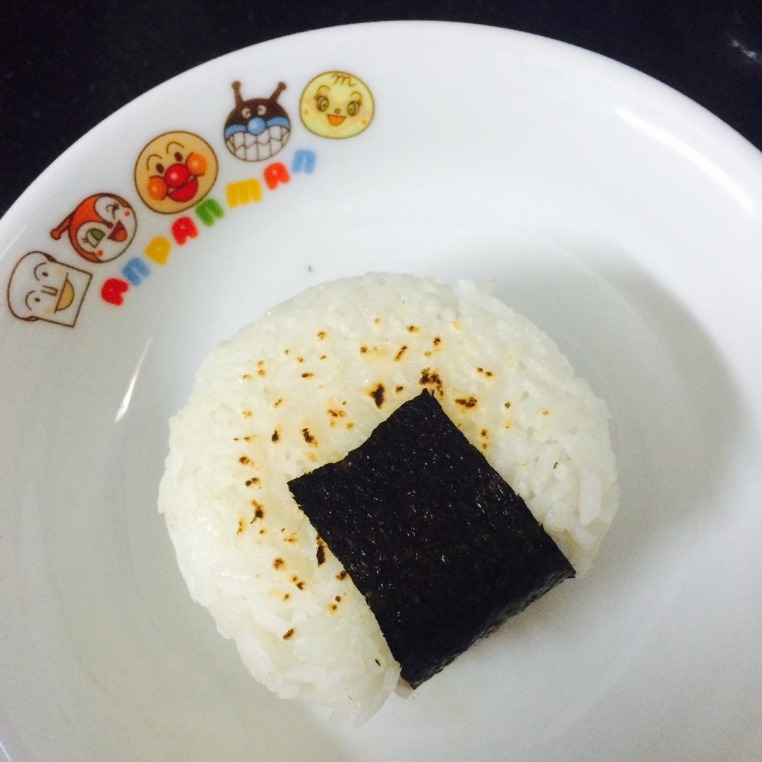 吞拿鱼肉松奶酪煎饭团——早餐来一个饭团吧~