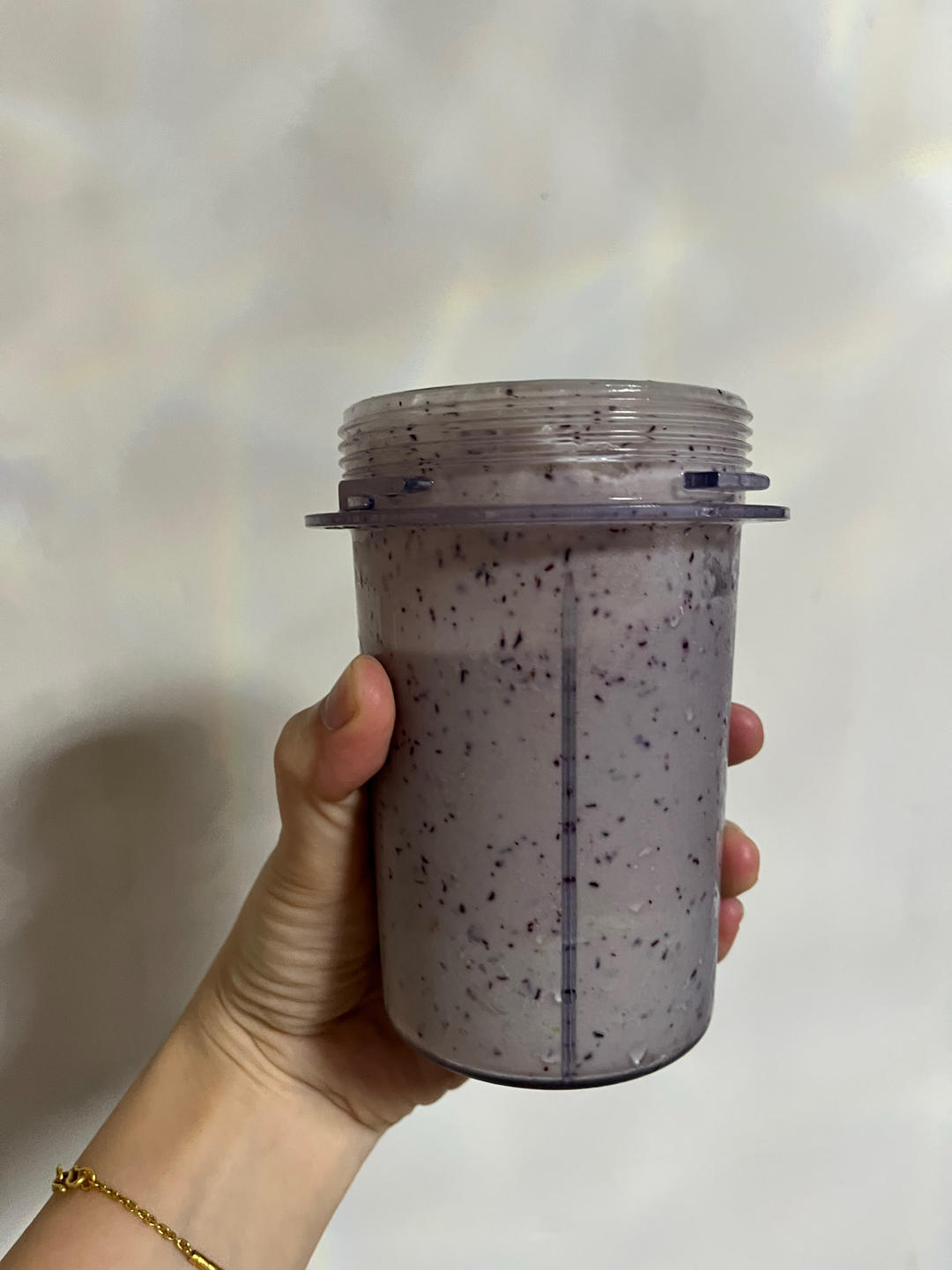 牛油果蓝莓奶昔简单日常早餐的做法