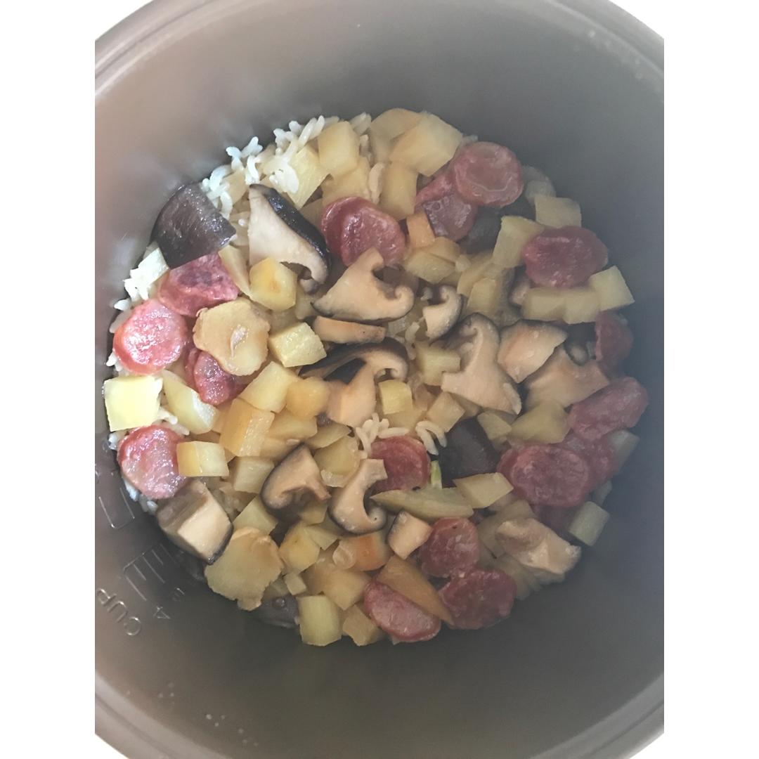 电饭锅版香菇腊肠饭