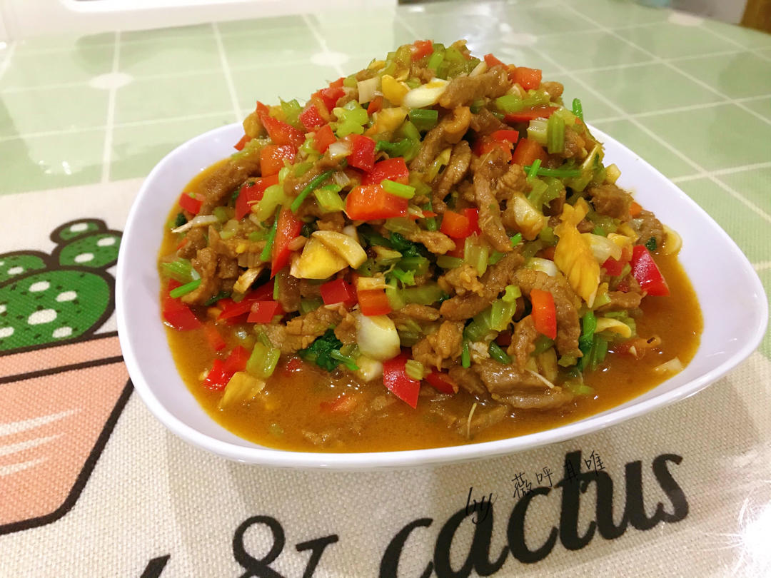 厨师长教你：“碎炒牛肉”的家常做法，开胃又下饭，先收藏起来