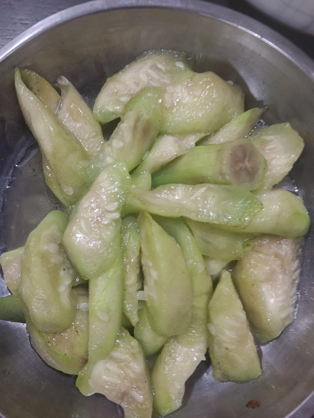 素炒丝瓜|这样做绝了！简单又好吃！