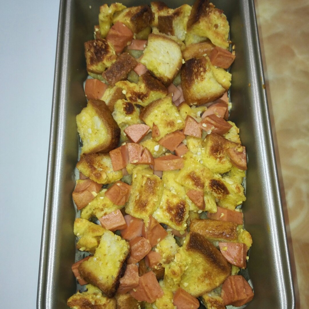 蒜香火腿烤面包丁