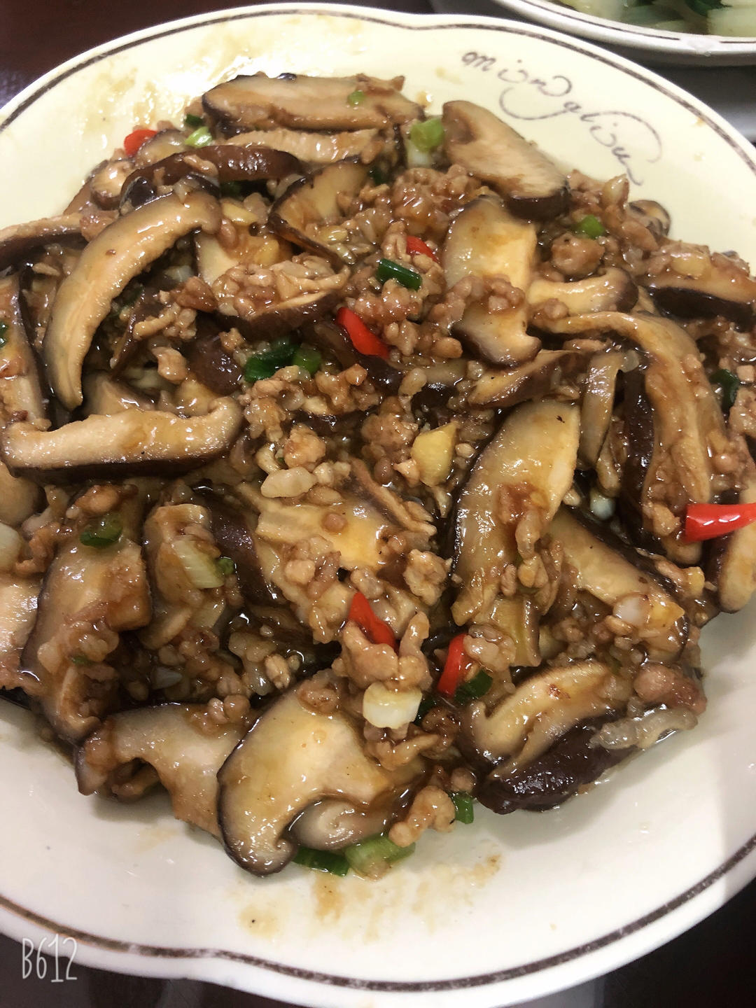 酱汁浓郁！超级下饭的家常菜肉末香菇