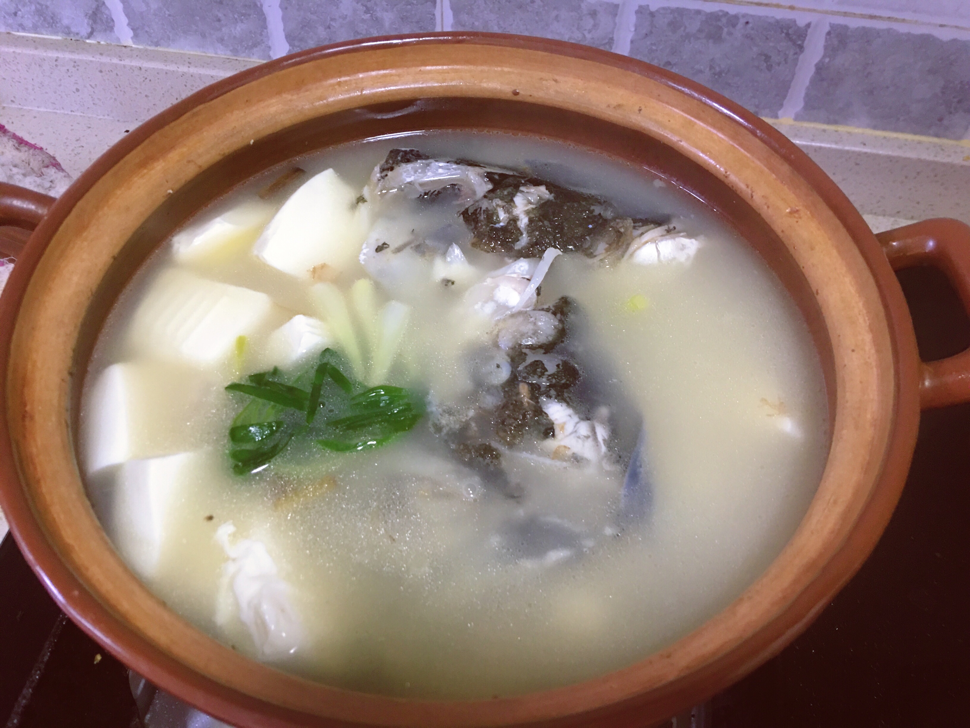 乳白鲜香的砂锅鱼头豆腐汤的做法