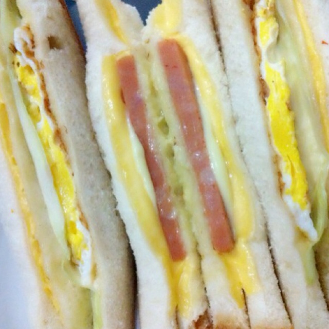 火腿煎蛋三文治