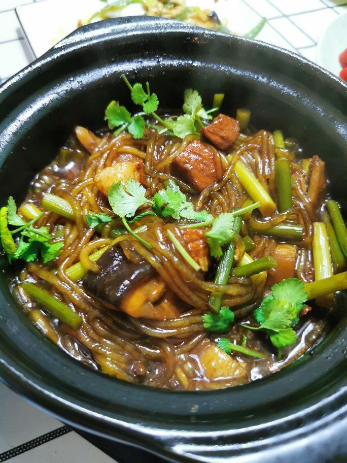 红烧肉焖蒜薹